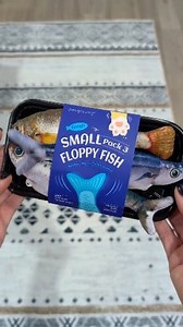 These Bitesize floppy fish are a hit! They're rechargable, motion activated and come with 2 little bags of cat nip. Cookie loves these and I loved editing the clips with him and Phyllis 🧡🖤 Also, how cute is the packaging!? https://amzn.to/4m0mcqX #cattoys #floppyfish #asmr #catsofinstagram #cutecats #floppyfish #orangecat | itscookiecat
