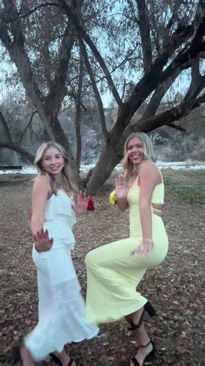i love my ravey!! 😽🤍🥹 #dancers #fyp #prom #bsf #famous @Raven❣️ | raven symone dancing at prom scene