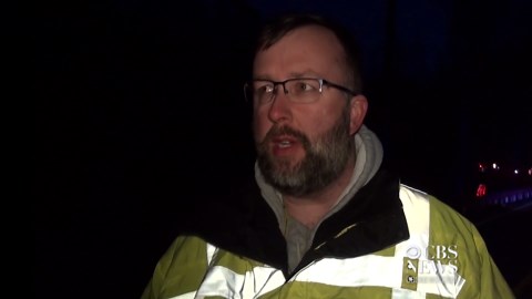 West Virginia crash leaves 2 people dead