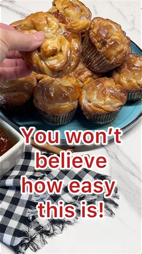 Flaky layers and gooey peach filling — these Peach Pie Cruffins come together in minutes with crescent dough and peach pie filling! 🍑 So easy and so good. Get the recipe 👉 https://www.missinthekitchen.com/peach-pie-cruffins/ | Miss in the Kitchen