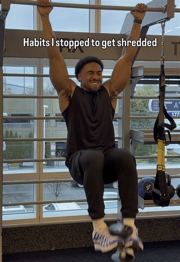 5 Habits I Eliminated that got me shredded 🔥 Skinny dudes, read this more than once. These 5 habits were destroying my gains, kept my body fat high, kept me bloated and lowered my energy. Getting lean isn’t just about what you do it’s about what you STOP doing. Here are the game changers: 1. Skipping cardio – I used to think lifting heavy was enough, but adding consistent cardio accelerated fat loss and improved my conditioning without sacrificing muscle. 2. Eating processed foods regularly – T