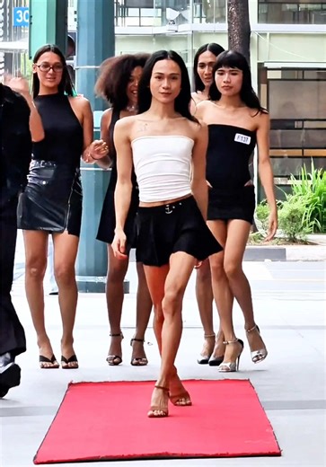 Which walk caught your attention the most? ✨👀 #viral #redcarpetking #fyp #trending #explore