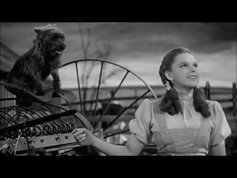 Judy Garland - Somewhere over the Rainbow (lyrics)