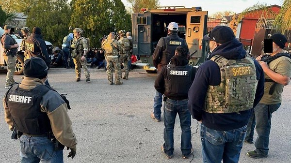 16 'illegal aliens' discovered by Bexar County Sheriff's Office; man arrested for alleged smuggling