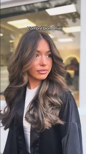 L’ombré miel à demander quand on a les cheveux bruns naturel chez Capillary le salon de coloriste