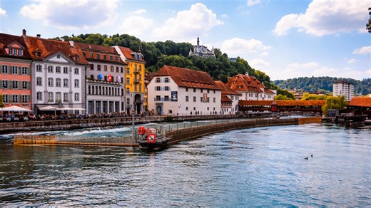 Walking along Lucerne Lake and Old Town