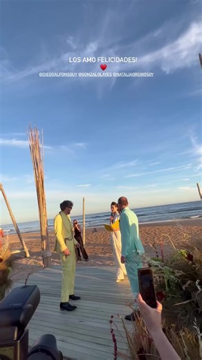 Natalia Oreiro jako mistrzyni ceremonii udzieliła ślubu swojemu styliście fryzur Diego Alfonso i jego partnerowi Gonzalo Layes! 🌈 | Natalia Oreiro TV