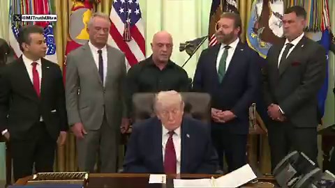 🚨 President Donald Trump, next to Joe Rogan and RFK JR, signed an executive order today “Accelerating Medical Treatments for Serious Mental Illness.” Primarily Including psychedelics.It directs the FDA to fast-track reviews of certain psychedelic drugs—primarily focusing on ibogaine (a substance derived from the African iboga plant), along with others that have received Breakthrough Therapy designations (such as some forms of psilocybin or MDMA-related compounds). Reported/potential benefits:•