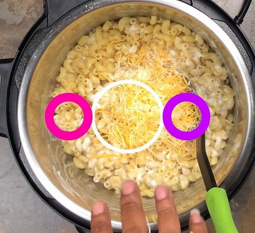 Instant Pot Mac and Cheese in just 4 minutes, with 5 basic ingredients! Yes, dreams do come true, and this Mac and Cheese recipe here instantly justifies purchasing an Instant Pot! https://by-pink.com/instant-pot-mac-and-cheese/ | Jamela Payne