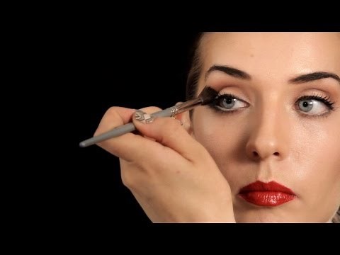 How to Use a Crease Brush | Makeup Tips