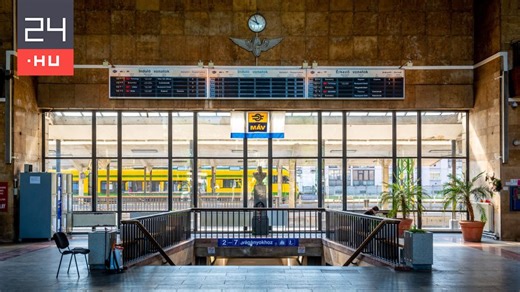 A győri vasútállomás megadta magát | 24.hu