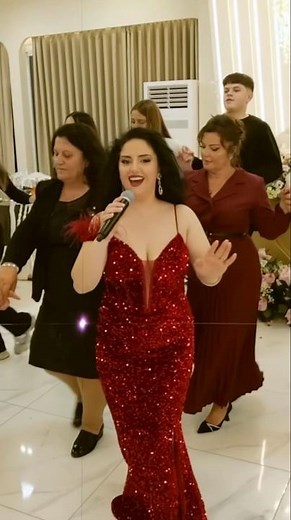 Këpucët vin nga Janina .. Ermelinda Bixhaku #jugu #kolazh #music #folk #4k
