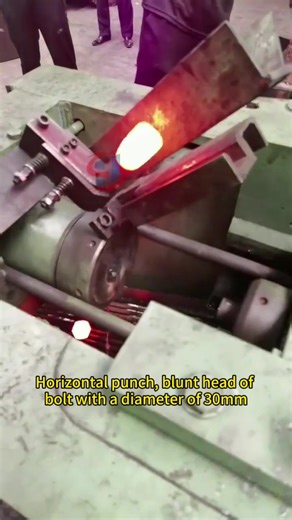 This semi-automatic forging furnace, used for metal heating and stamping, combined with a high-frequency induction heating machine and a horizontal press, is a complete automated forging production solution for 30mm diameter bolt heads. It helps manufacturing companies build efficient and reliable forging production lines. #ForgingAutomation #ForgingProductionLine #MetalForging #HotForging #IndustrialForging