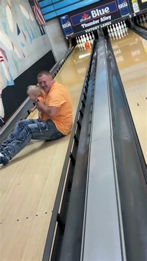 bowling funny short 🤣 #funny #trending #viral ##ytshorts #fyp #funnyshorts #shorts #tiktok