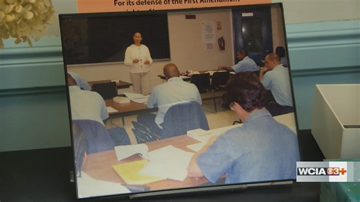 Family members, friends no longer able to send books to prisoners in Illinois