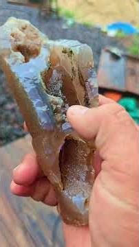Cutting an agate #mining #crystals