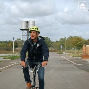 44K views · 893 reactions | There’s now over 100 households at Graven Hill in Oxfordshire - all with their own unique style. But it's the rich diversity of architecture that Kevin's not so sure about. | Grand Designs | Facebook