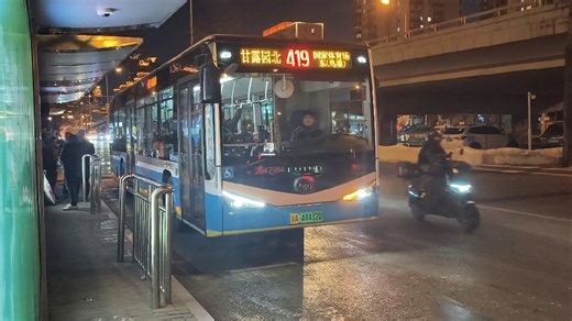 419路''12米电猴''BJ6129EVCA-N1 2642984号，在静安庄出站。#北京#北京公交#公交车#公交站#城市公交