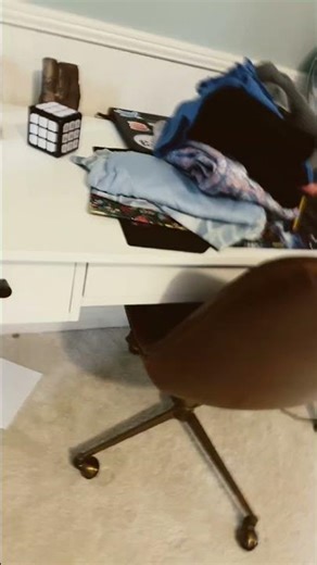 Hitting random things with yo-yo string