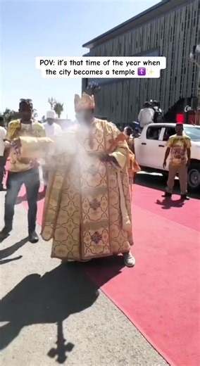 During Timket, the streets become a temple because worship, the Tabot (Ark of the Covenant), incense, and prayer move outside the church. ☦️ . . #ኦረቶዶክስ_ተዋህዶ_ፀንታ_ለዘለአለም_ትኑር #ጥምቀት #ኦርቶዶክስ⛪ተዋህዶ⛪ለዘለዓለም🙏ትኑር🙏 #fypシ