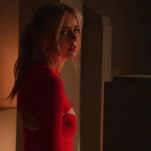 Justine Lupe as Willa Ferreyra and Alan Ruck as Connor Roy | Succession Season 3 Premiere