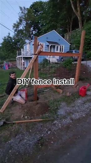 DIY hogwire fence install! #southseattlerealestate #diyfencebuild #hogwirepanels