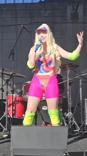 Laura Arakak | Hey Puddins!! ♥️✨️ Passando aqui pra convidar vocês pro @upabcfest que vai rolar nos dias 22 e 23 de Novembro, das 11h da manhã até 17h da... | Instagram