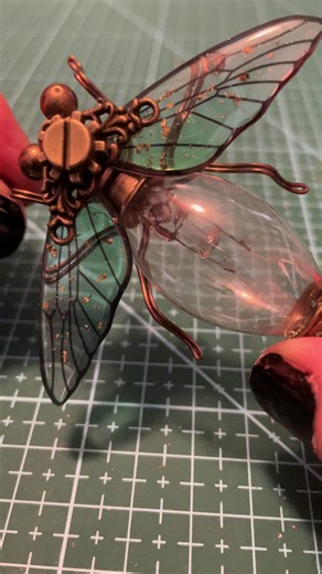 Not every bee needs to shine to be full of light. 💡 This little steampunk filigree bee was born from an upcycled lightbulb, a tiny treasure that once held electricity. 🐝 With brass filigree wings and a heart of glass, it hums quietly of reinvention, of finding beauty in what once was. A reminder that even without a glow, you can still sparkle in your own way. #Steampunk #BeeBrooch #wearableart #Handmade #Curio