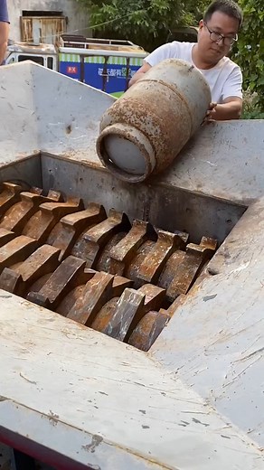 You Don’t Operate This Machine – You Unleash It. 🚨⚙️ #machinepower #engineeringbeast | 4 miles