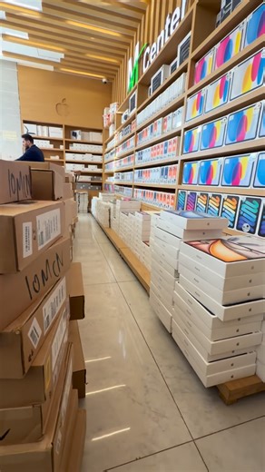 M Center on Instagram‎: "ئێمە پڕفرۆشترین فرۆشیاری بەرهەمەکانی ئەپڵین لە عێراقدا. باشترین خزمەتگوزارییەکانی ئەپڵ لە عێراقدا پێشکەش دەکەین. إحنا أكثر محل يبيع منتجات آبل بالعراق. ونقدّم أحسن خدمات آبل بالعراق."‎