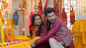 1M views · 34K reactions | Saath milkar #ArYa ne apshagun hone se bacha liya, lekin Dadi ki baatein sunkar kya aa jaayega Arjun ko phir se gussa? Comments mein bataaiye kya hoga aage aur dekhiye #RishtonKaManjha, Mon-Sat, 7 PM, sirf #ZeeTV par aur dekhiye kahin bhi kabhi bhi #Zee5 App par: https://zee5.onelink.me/RlQq/ftDownloadZEE5App #RKMEpisodic | ZEE TV | Facebook