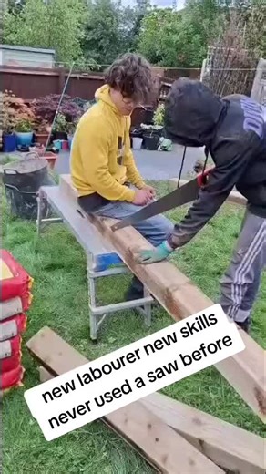 first day lessons, he had never used a saw before- interesting to see the lads support each other #fyp #foru #foruyou #foryoupage_foruyou_tiktok #builder #builders #tradie #labourer #saw #skills #construction #landscape #handtools