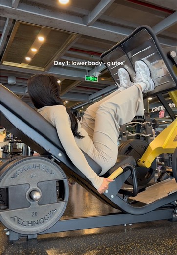 Future you is depending on current you This is your sign to lock in and commit to yourself. All the details are waiting in my bio! Use code PEARL to enjoy 25% off before the year ends ✨ #pearlfit #gymgirl #bodygoals #gluteday