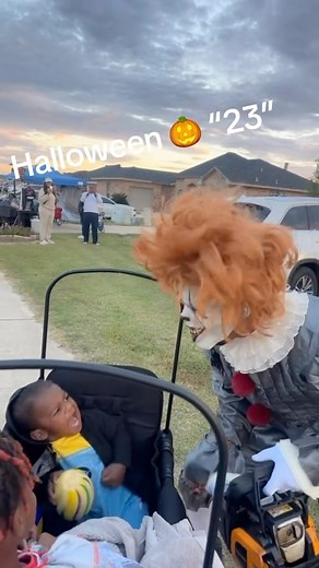 Funny Pranks 🤣 on Instagram: "Follow me (@prankdisplay) for more! 🤣 #instafunny #funny #prank #reels #reelsinstagram #pranks #instagood #viral #wow #omg #lol #haha #love #happy"