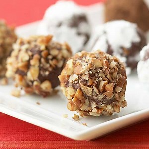 These no-bake truffles are every chocolate lover's dream! Get the easy recipe here: http://spr.ly/60028dsze | Better Homes & Gardens