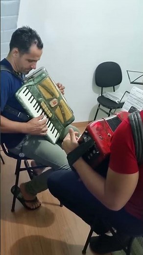 Primeiros passos na sanfona na Escola de Música Clave