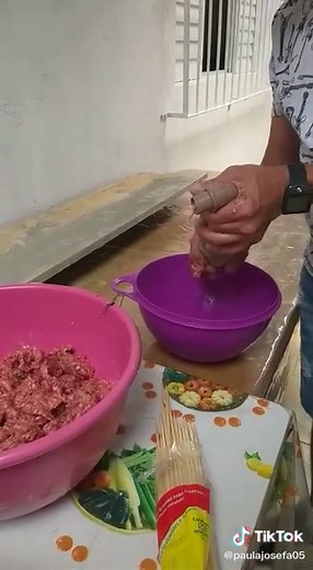 Manual Meat Grinding Techniques for Home Cooking