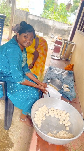 అమ్మ కట్టే గారెలు చేస్తుంటే హెల్ప్ చేసా 🥰 #shorts #viral #rosemarywater #hairfall