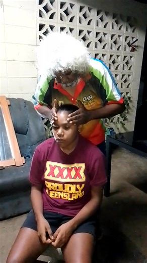 DOOMADGEE Medicine man heals a young woman in Mareeba. She had ball of smoke turned into rock inside of her. #Aboriginal #MedicineMan #TraditionalHealer | First Nations Medicine Men and Women Academy