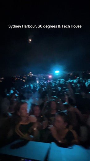 Sydney Hatbour, 30 degrees & tech house 🙌🏼 #techhouse #femaledj #dj #sydneyaustralia