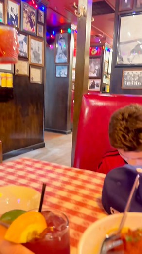 Our favorite Italian Restaurant at Universal Studios Boardwalk, Hollywood #travelwithme #universalstudioshollywood | Globe Trotting Guide
