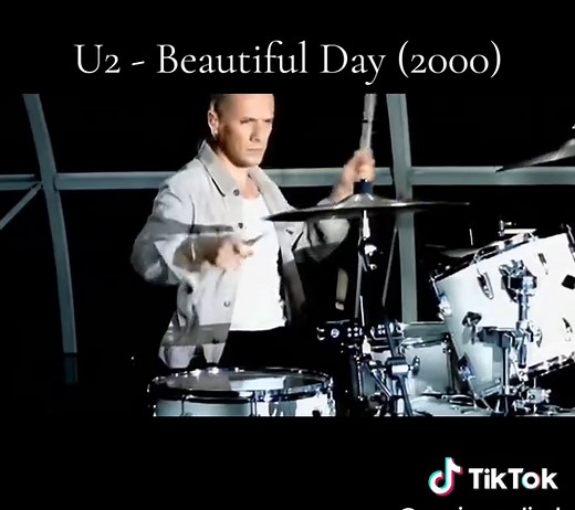 U2 - Beautiful Day #U2 #beautifulday #rock #2000s #love