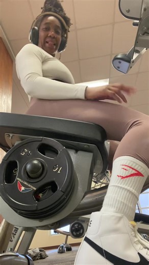 I completed my 100 reps of core in under 3 mins this morning 🙌🏾 Have you worked your core today? #core #coreexercises #diastasisrecti #abworkouts #strongcore