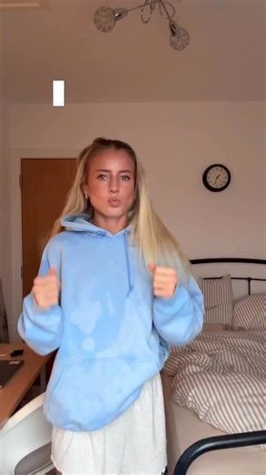 Fiona Simpson | online fitness coach on Instagram: "I cut my gym sessions in half and got better results 🤝🤝 HERES HOW: Years ago - I was doing 2 hour sessions, 6x per week, I was so tired, couldn’t control my hunger and I wasn’t progressing 🥲 I now train 3x per week - 45 mins per workout, this allows me to: - be intentional with each exercise - progressively overload - have energy to put into the workouts - Have balanced hunger & hormones which makes nutrition easier - Gives my muscles time t