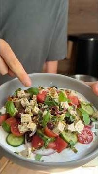 A different kind of melon salad that's actually filling! 🍉🌱