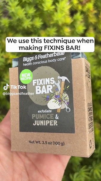 Have you heard of the drop swirl technique? 🌀 🧼 In cold process soap, the drop swirl technique consists of separating your wet bar soap mixture into two (or more) colored parts, and alternate pouring between the mixtures to create a unique swirl pattern! 🛠️ For FIXINS BAR, the mixture is split in two with the darker containing more Activated Charcoal. The end result? A beautifully unique handcrafted bar! 🏷️ #soapmaking #soapmakers #makingsoap #handmadesoap #handmadebarsoap #barsoap #barsoaps