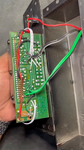 Electricity Experiment on Instagram: "4440 Amplifier repair 🪛 #experiment"