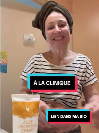 Et pendant ce temps là ✨ Prendre soin de ses cicatrices, c’est aussi prendre soin de soi ✨ Je te montre comment j’applique la crème Propolis Aloe sur mes propres cicatrices postopératoires. Pas de discours théorique : du vécu, du concret. Pourquoi j’ai choisi l’aloe vera et la propolis dans cette période 👇 🌿 L’aloe vera hydrate intensément, apaise la peau et aide à maintenir une peau souple, ce qui est essentiel lorsque la peau a été fragilisée. 🐝 La propolis est connue pour ses propriétés pu