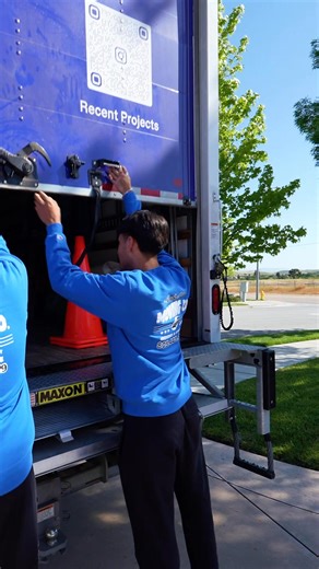 Job site setup is where a smooth move begins. 🚧 We position the truck, secure the area, and create a clear path before the first box is touched. It’s about safety, efficiency, and respect for your home. That’s how we set the tone for the entire day. 💪📦 | Central Coast Moving Company
