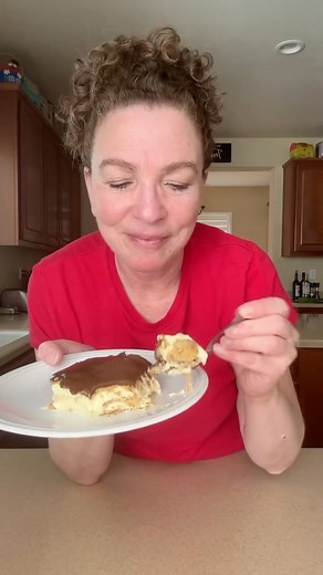 Amy | Belly Full on Instagram: "https://bellyfull.net/chocolate-eclair-cake/ This Chocolate Eclair Cake only requires 5 simple ingredients and no oven - and it’s amazing!"